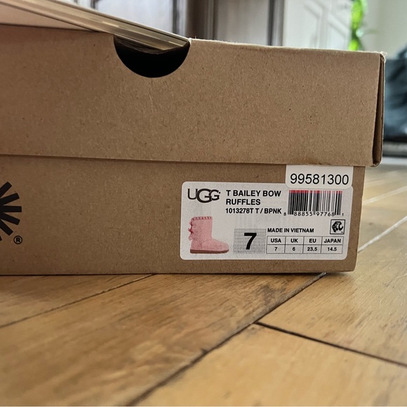 UGG Bailey Bow Boot with Ruffle - Size 7 - Picture 3 of 6